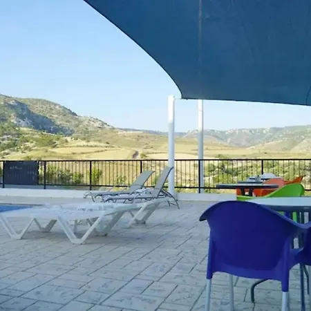 Panoramic Holidays شقة *